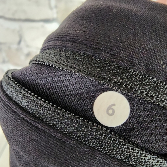 Lululemon Tight Stuff Crop Legging Black Refelctive Dots Size 6 - Picture 2 of 12